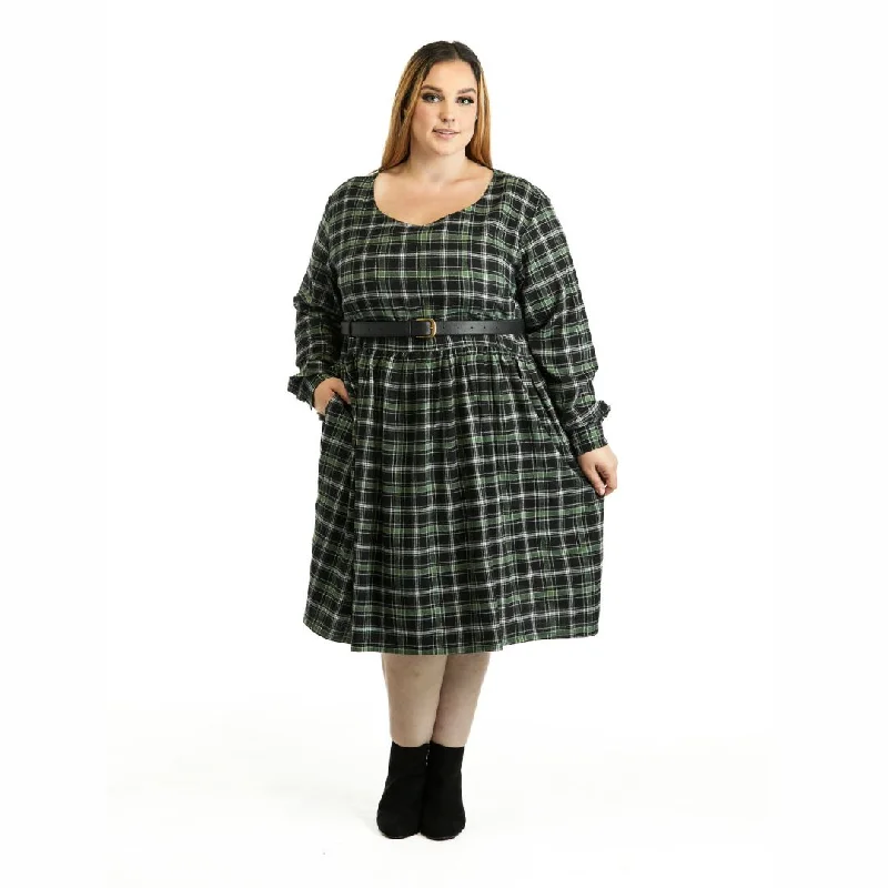 Plus size printed maxi dress with pockets for added convenienceWinter Sally Plus Size Dress with Pockets | Green & Black Tartan Flannelette