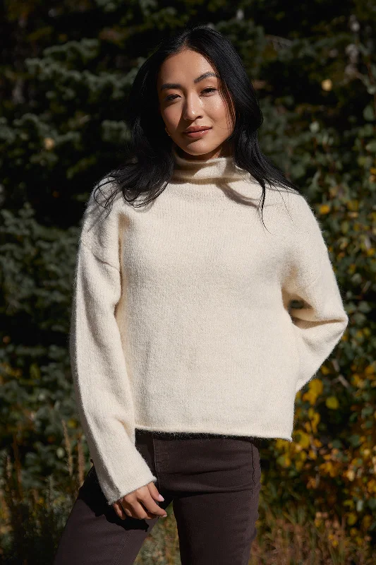 Cashmere Women Sweater with a Luxurious Soft TouchLuna Cream Sweater