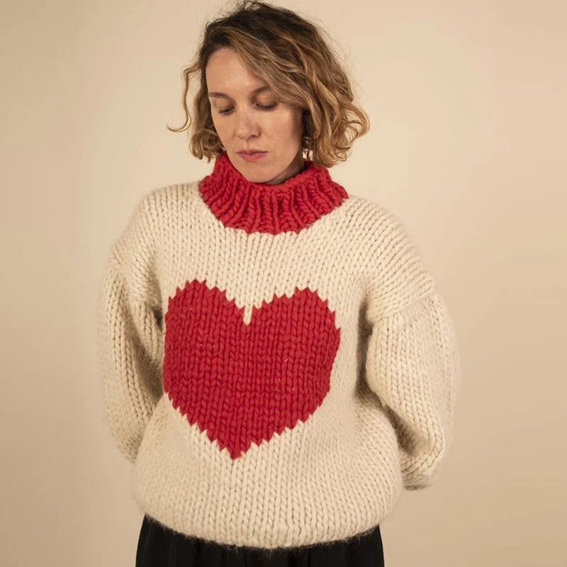 Cropped Women Sweater to Pair with High - Waisted BottomsSweet Heart Print Drop Shoulder Chunky Hand Knit Oversized Sweater