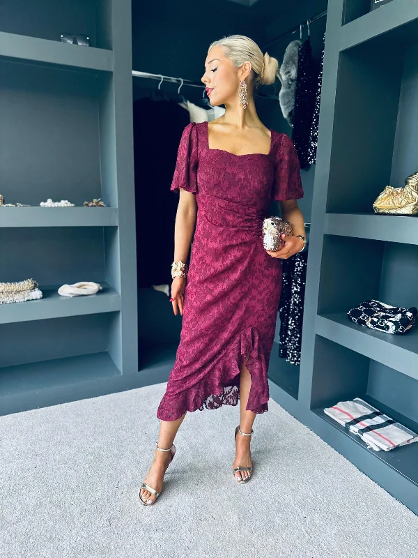 Pleated Women Dress with a Timeless and Elegant TextureHeidi Floral Burnout Ruched Midi Dress Wine