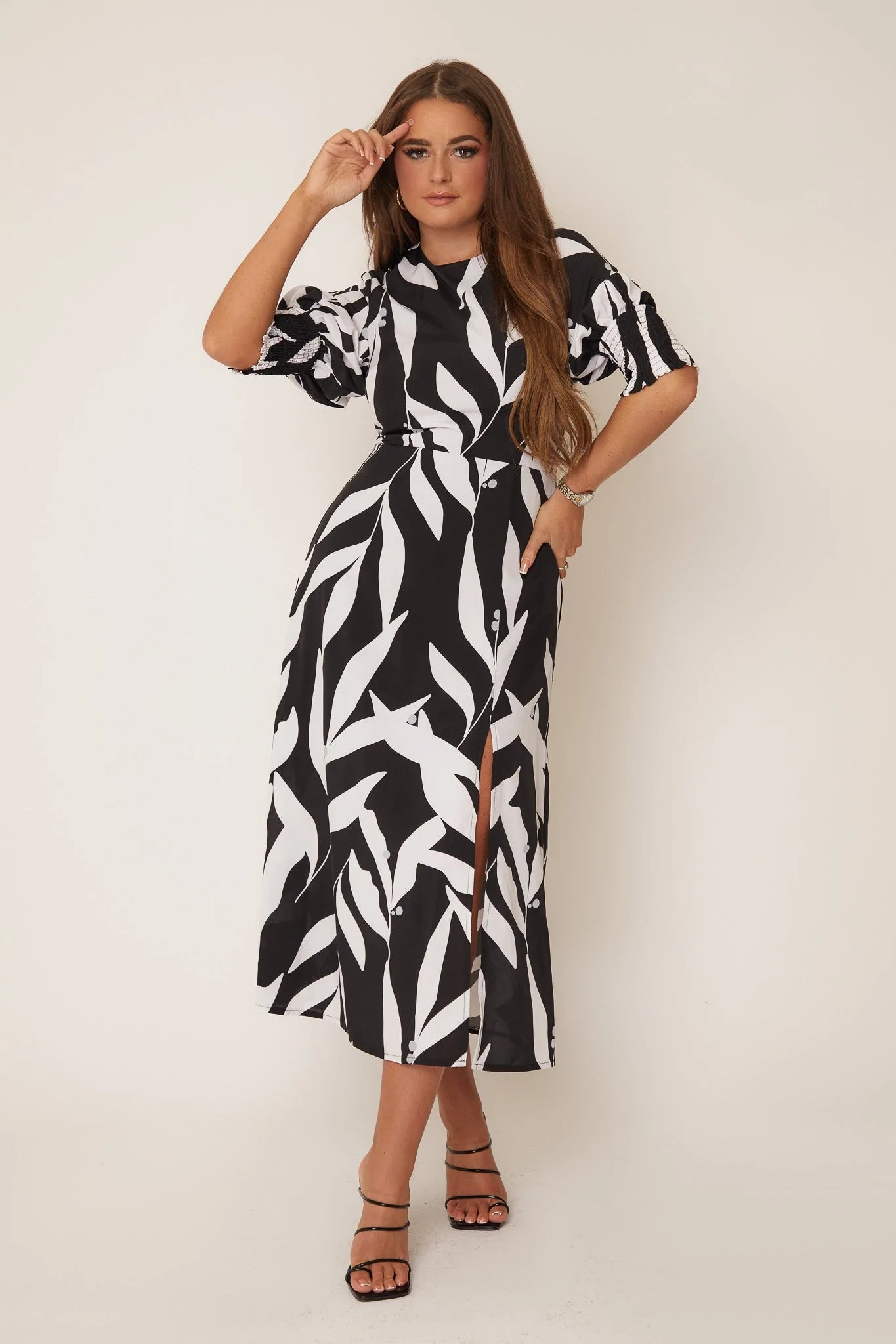 Long - Sleeve Women Dress in Velvet for a Luxurious Winter LookBrogan Black White Floral Print Midi Dress