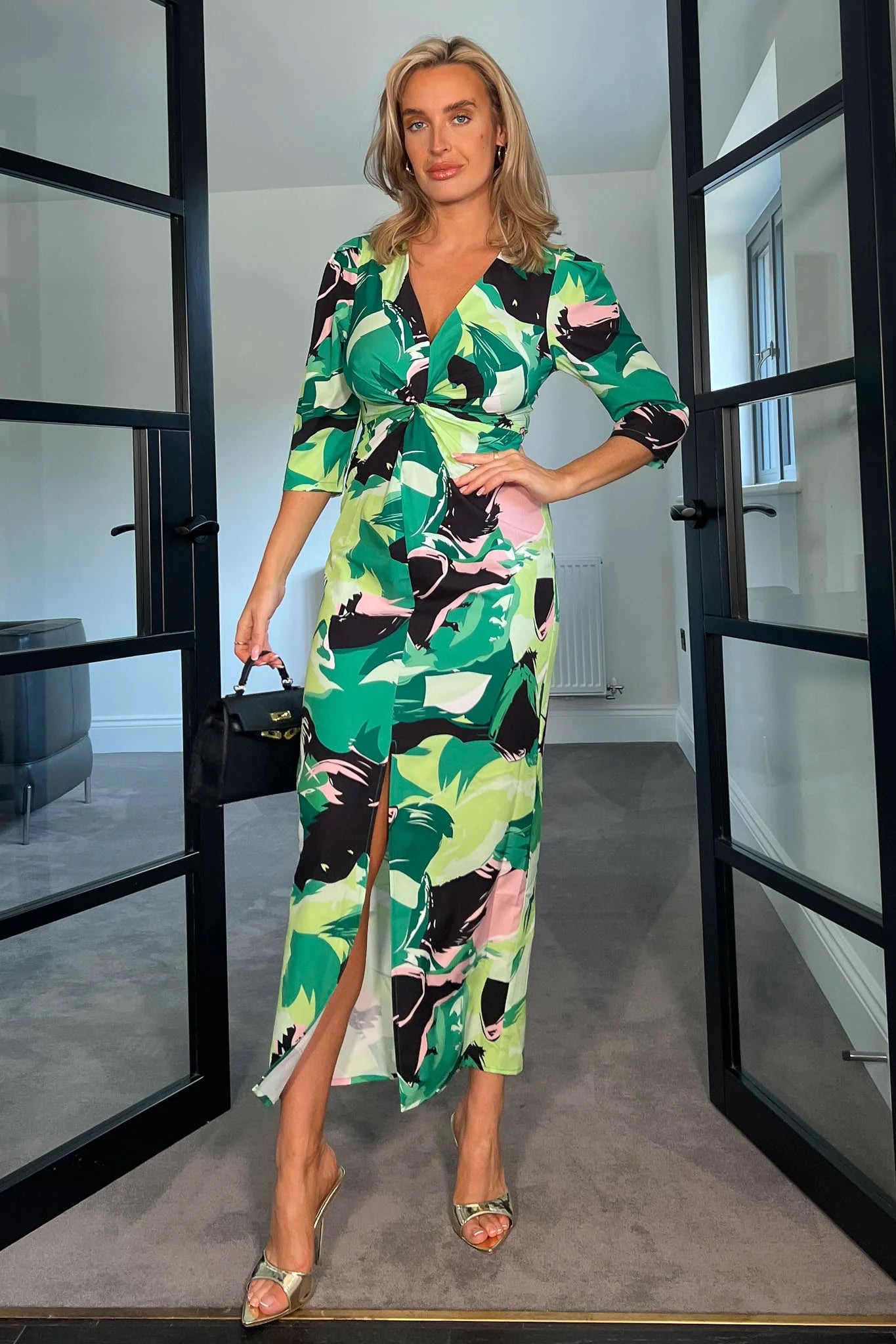 Halter Neck Women Dress to Show Off the Shoulders and NecklineDonna Green and Pink Floral Twist Front Midi Dress