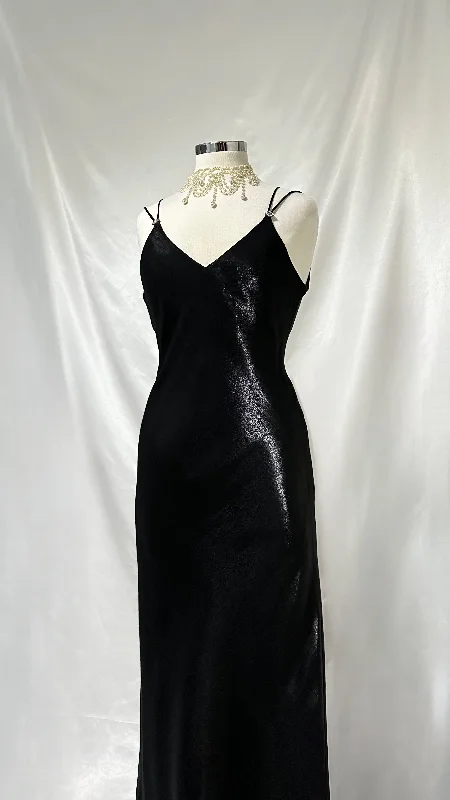 Backless Women Dress for a Sexy and Alluring Look at Evening Events90s BLACK IRIDESCENT BACKLESS MAXI DRESS