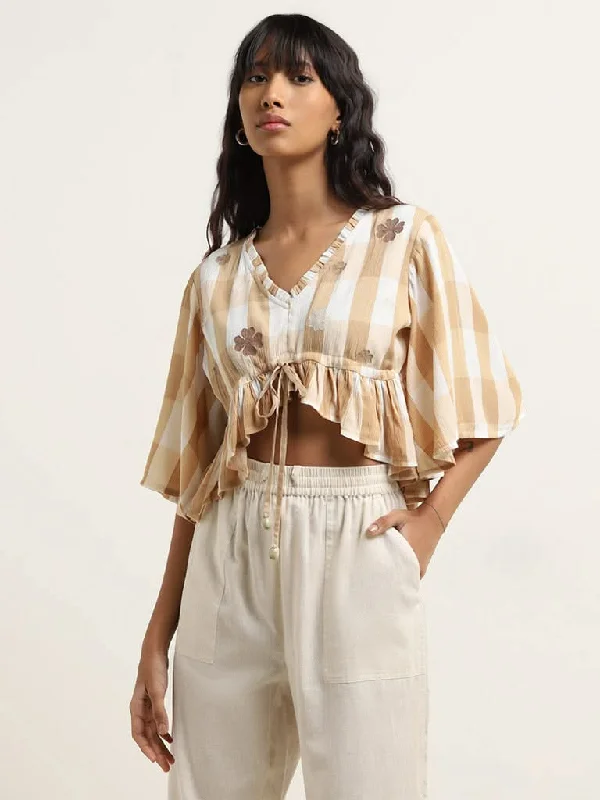 High - Waisted Women Shorts for a Retro and Flattering LookBombay Paisley Beige Checks Pattern Ruffled Top