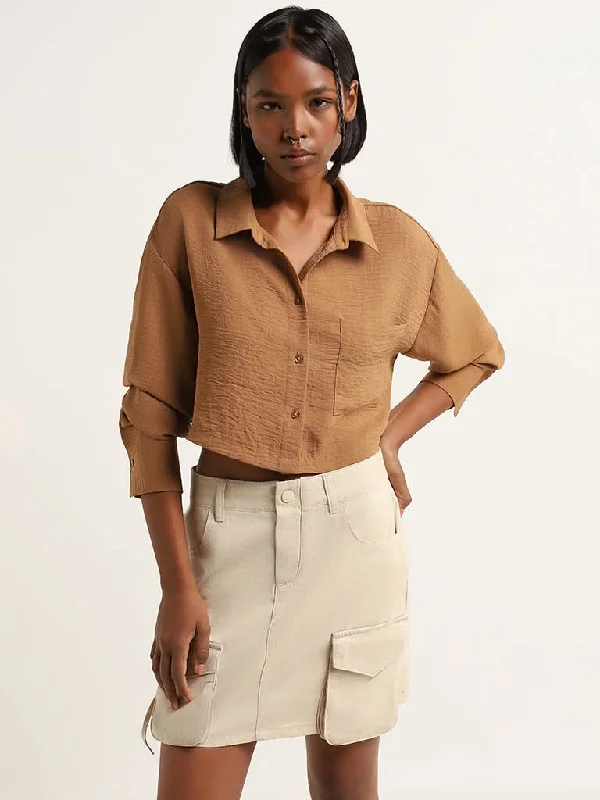 Patterned Geometric Women Shorts for a Modern AppealNuon Brown Crinkled Crop Shirt