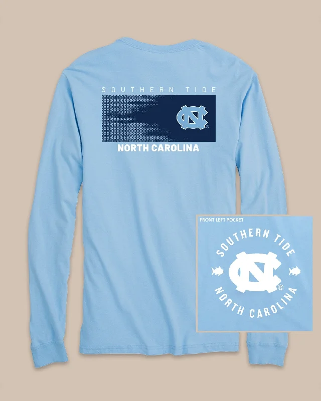 Distressed Women T Shirt with a Laid - Back AestheticUNC Tar Heels Gameday Hexagon Gradient T-Shirt