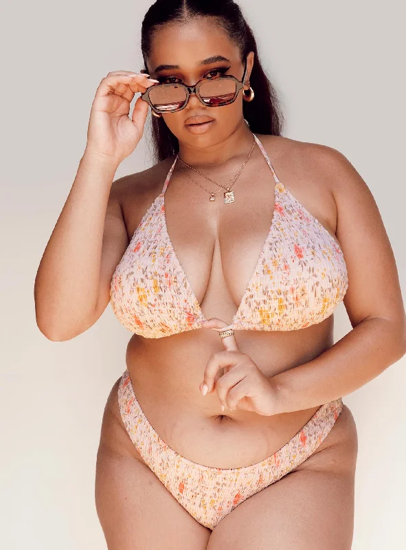 Neon - colored bikini to stand out on the beachBlanca Bikini Top Beige Curve