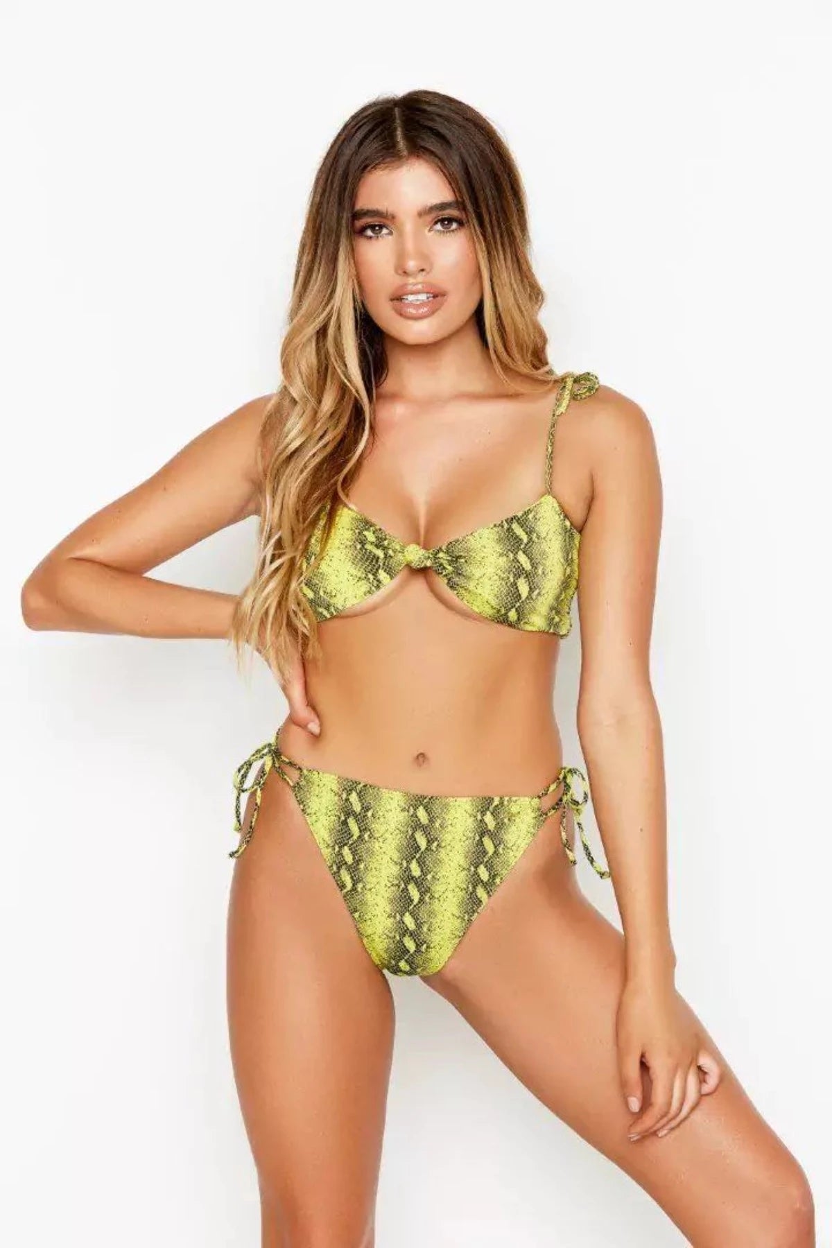 Striped bikini with a classic pattern for a timeless beach aestheticRis-k Brand Hiatus Top